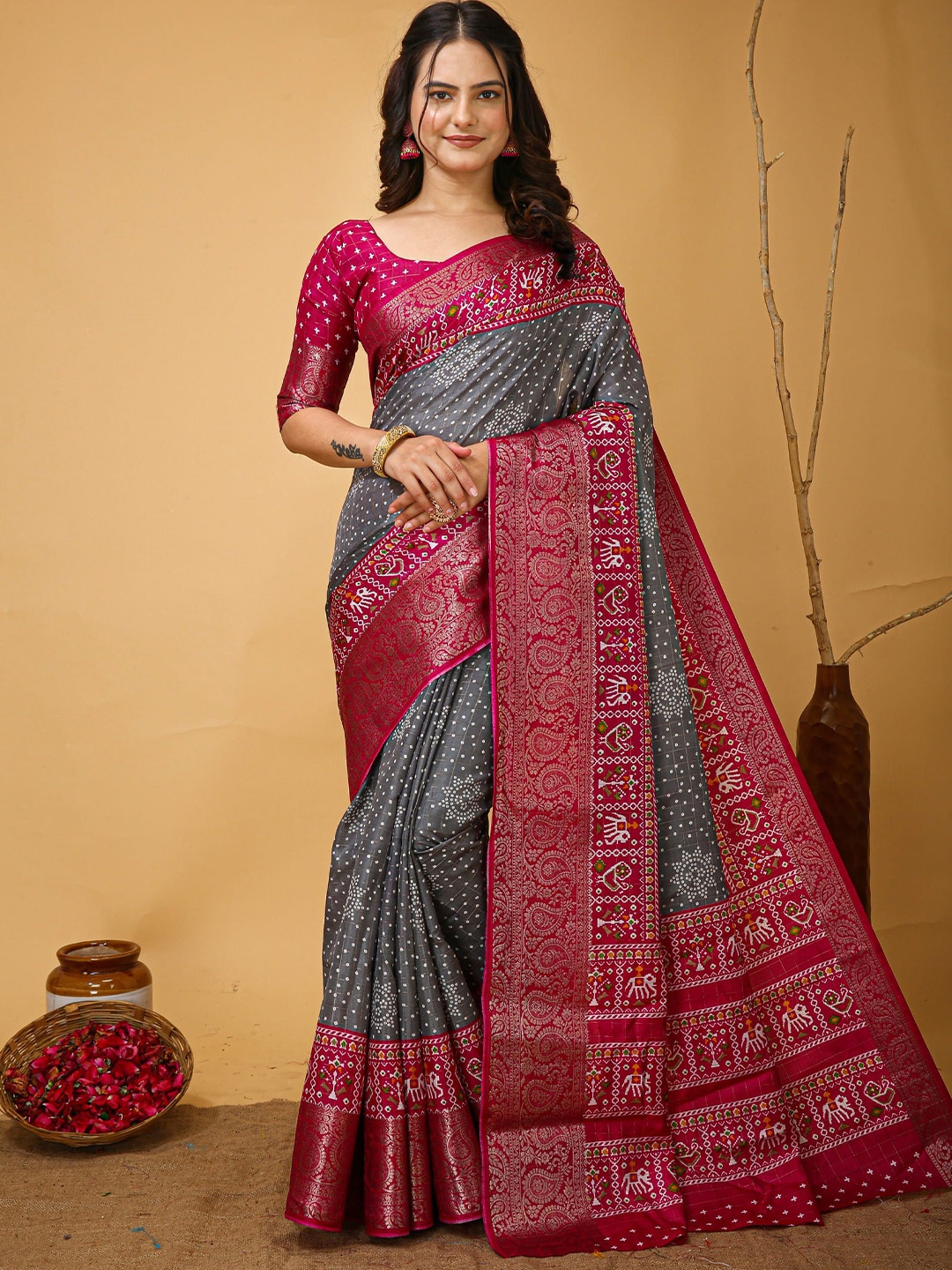 

HI FI NX Kalamkari Kanjeevaram Saree, Grey