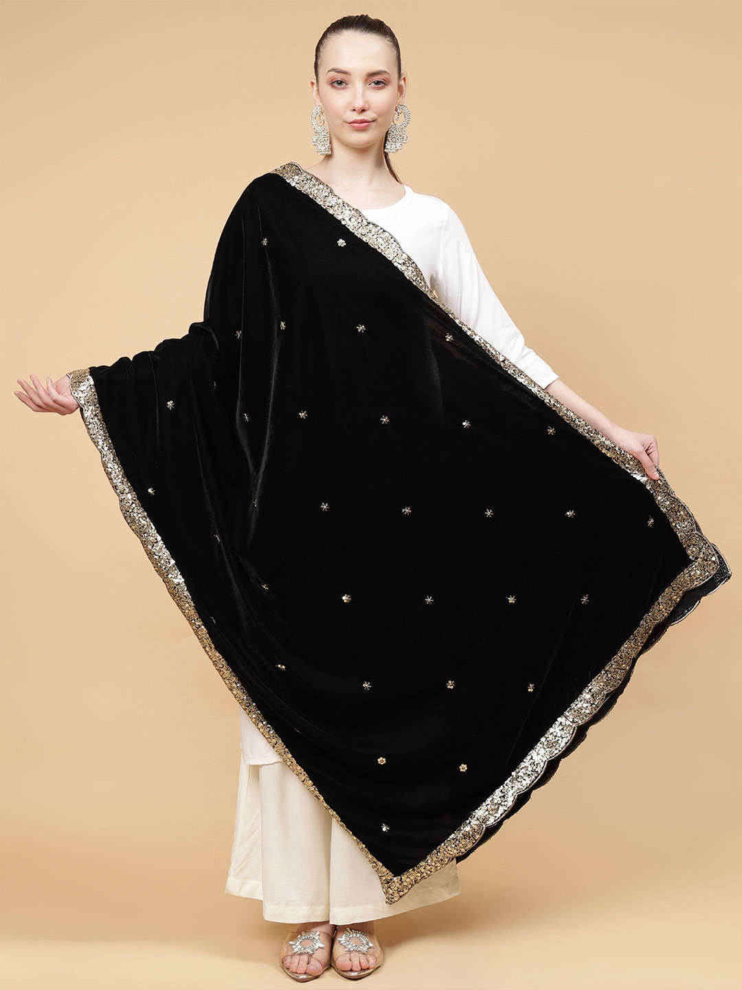 

Moda Chales Floral Embroidered Velvet Dupatta With Sequinned, Black