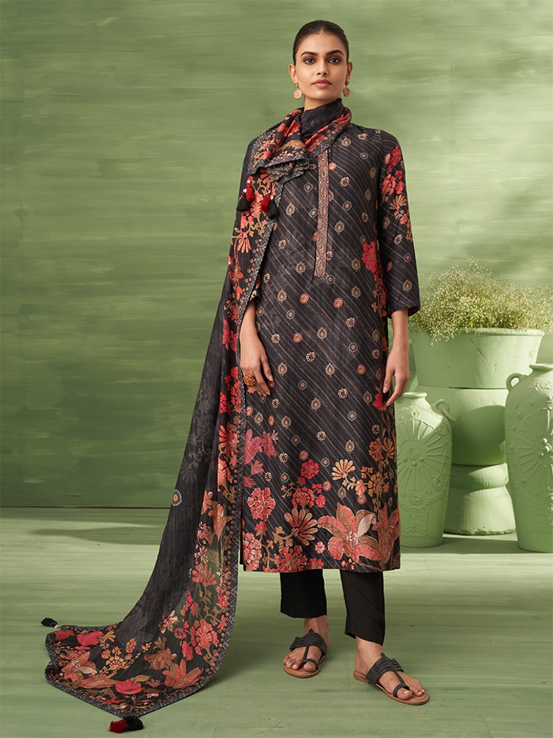 

SAUNDH Floral Printed Unstitched Dress Material, Black