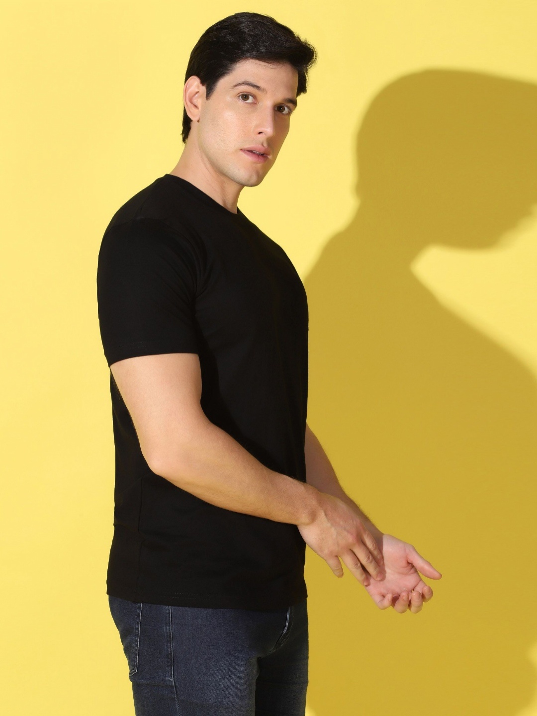 

WOOSTRO Men Solid Round Neck Cotton Slim Fit T-shirt, Black