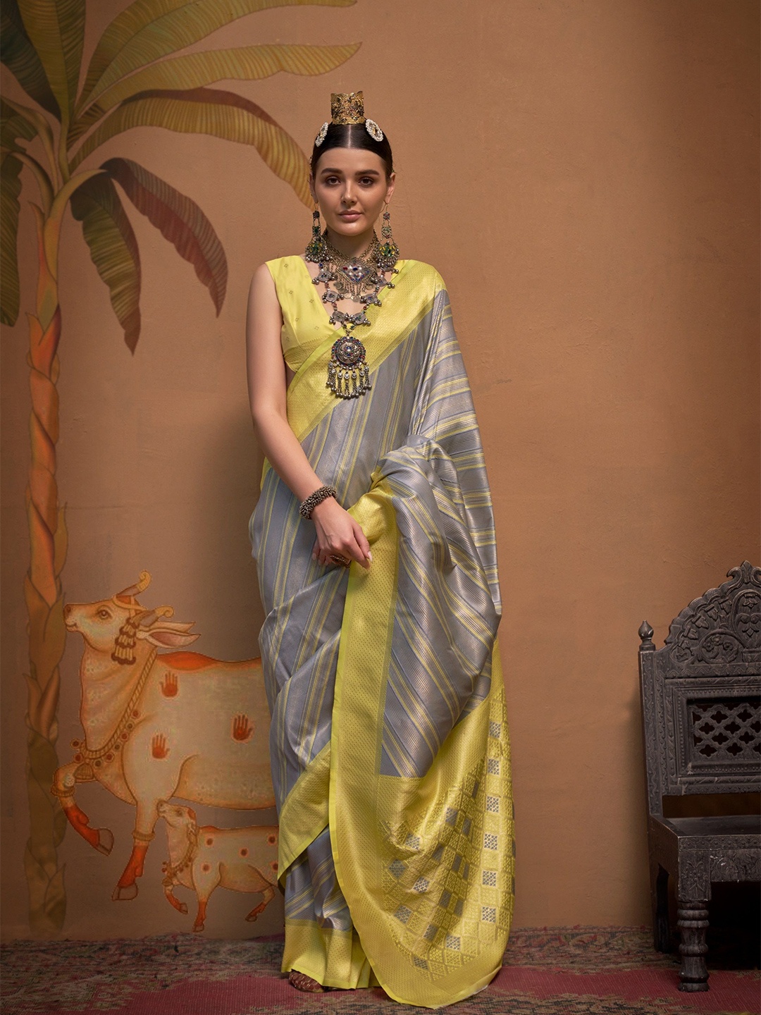 

MAHALASA Ethnic Motifs Zari Pure Silk Handloom Kanjeevaram Saree, Grey