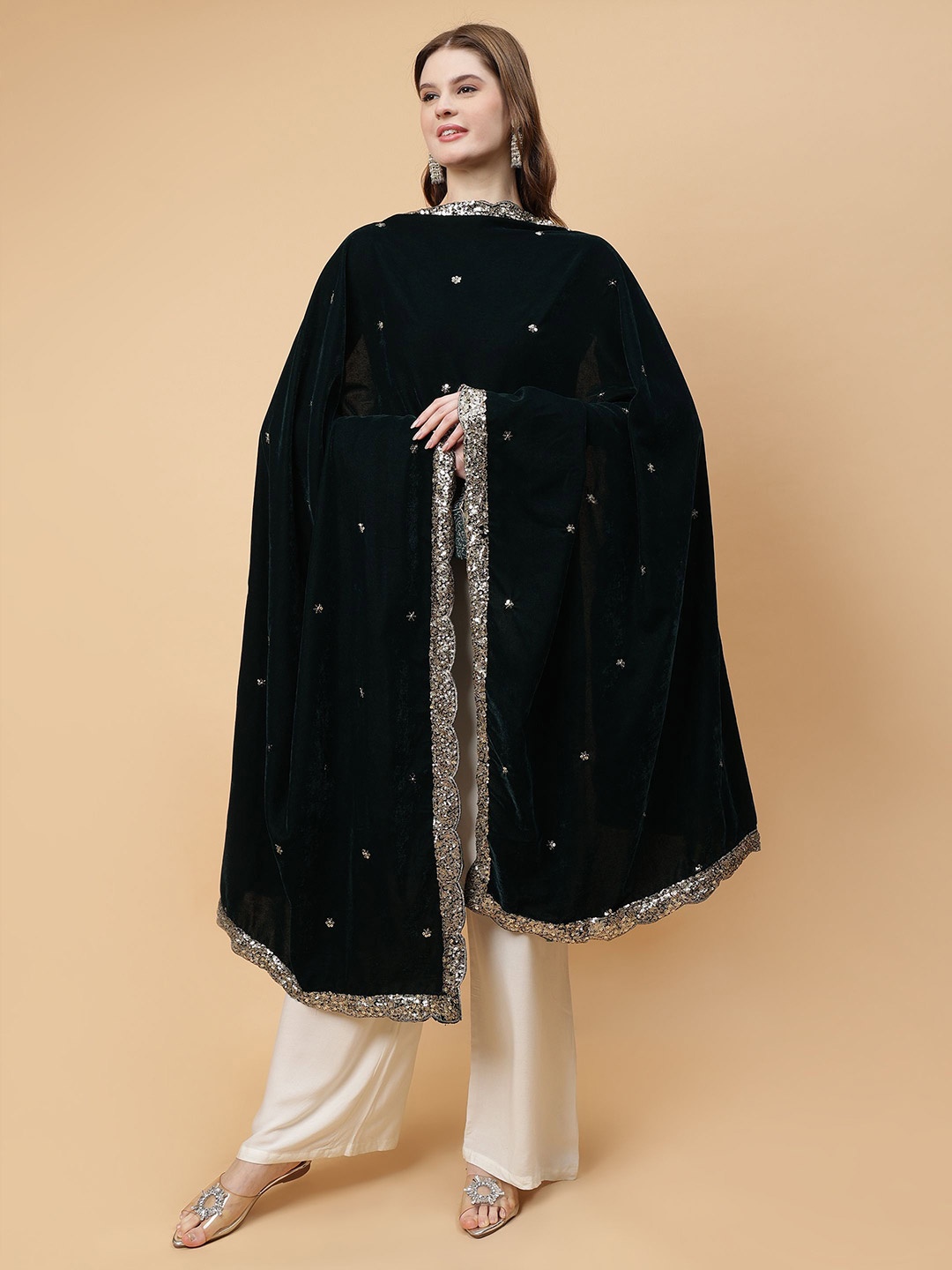 

Moda Chales Floral Embroidered Velvet Dupatta With Sequinned, Green