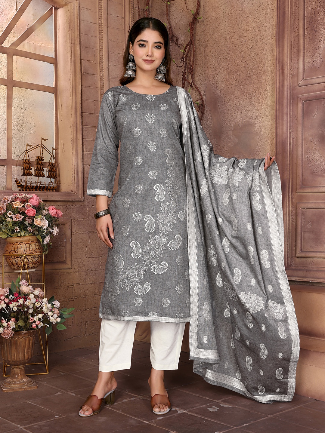 

DIVASTRI Floral Woven Design Kurta With Trousers & Dupatta, Grey