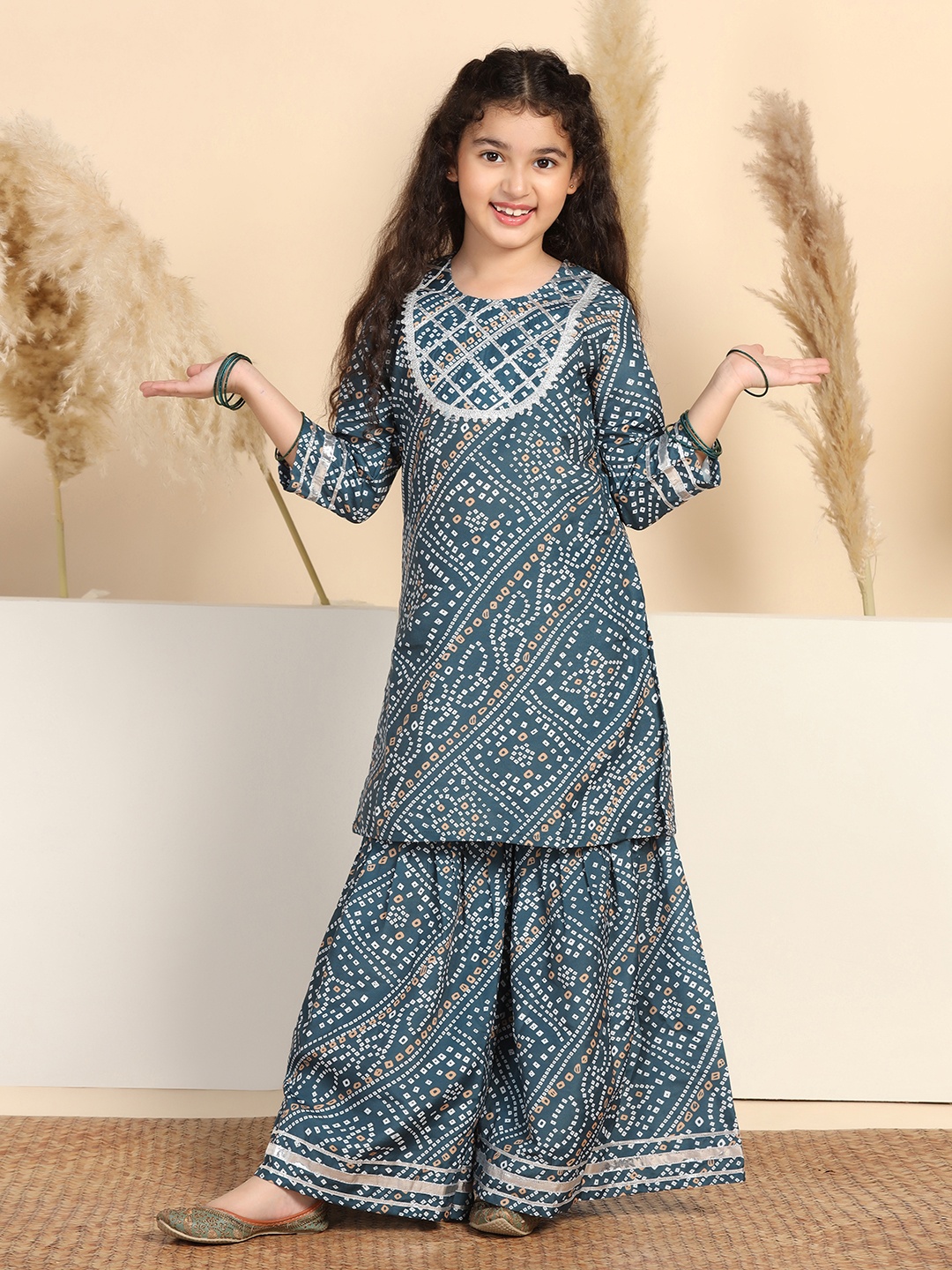 

Sangria Girls Grey Bandhani Printed Cotton Blend Straight Kurta With Sharara