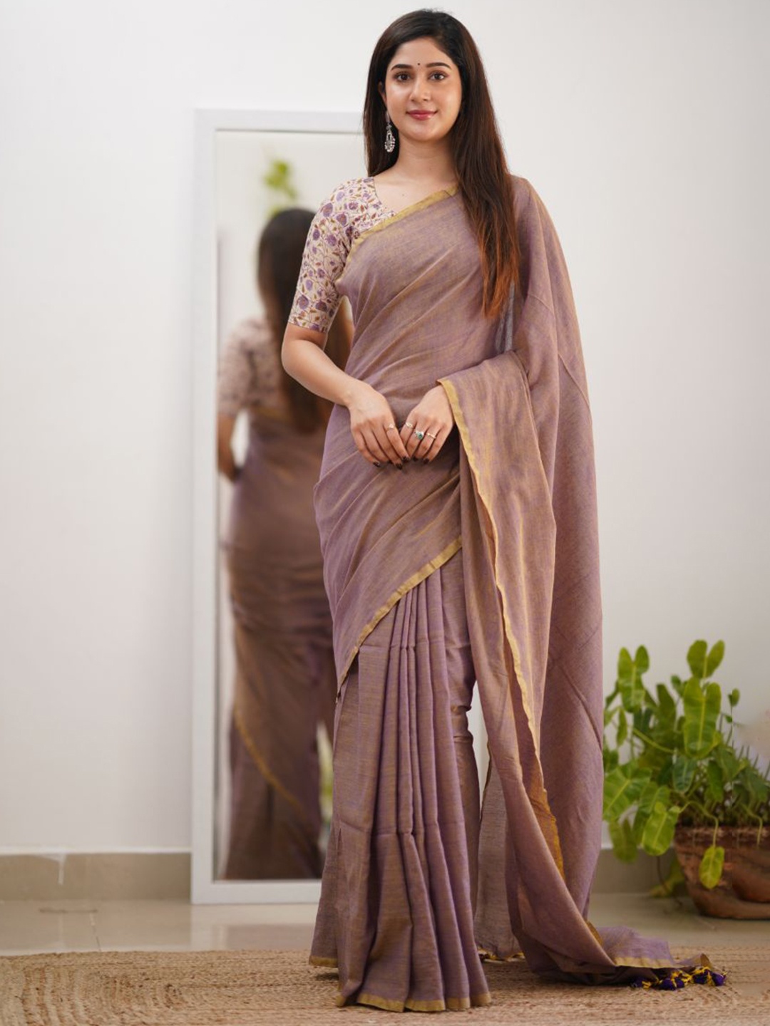 

Sutisancha Onion Handloom Cotton Saree with Designer Blouse, Mauve