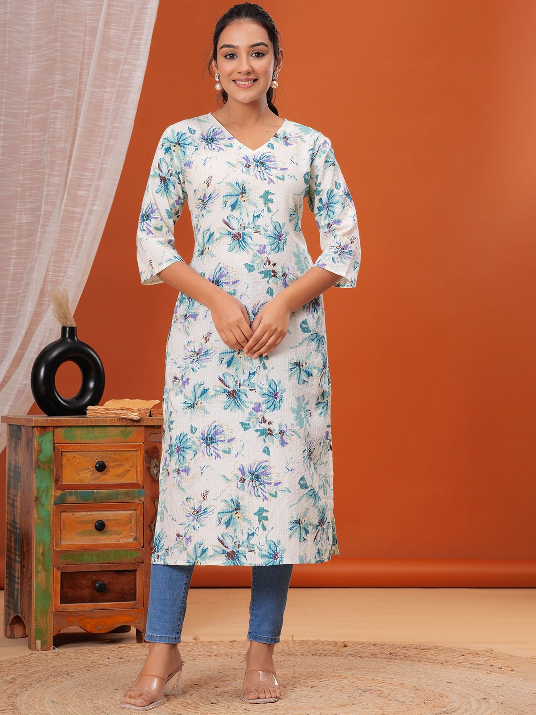 

Nayo Floral Printed V-Neck Kantha Work Cotton Straight Kurta, White