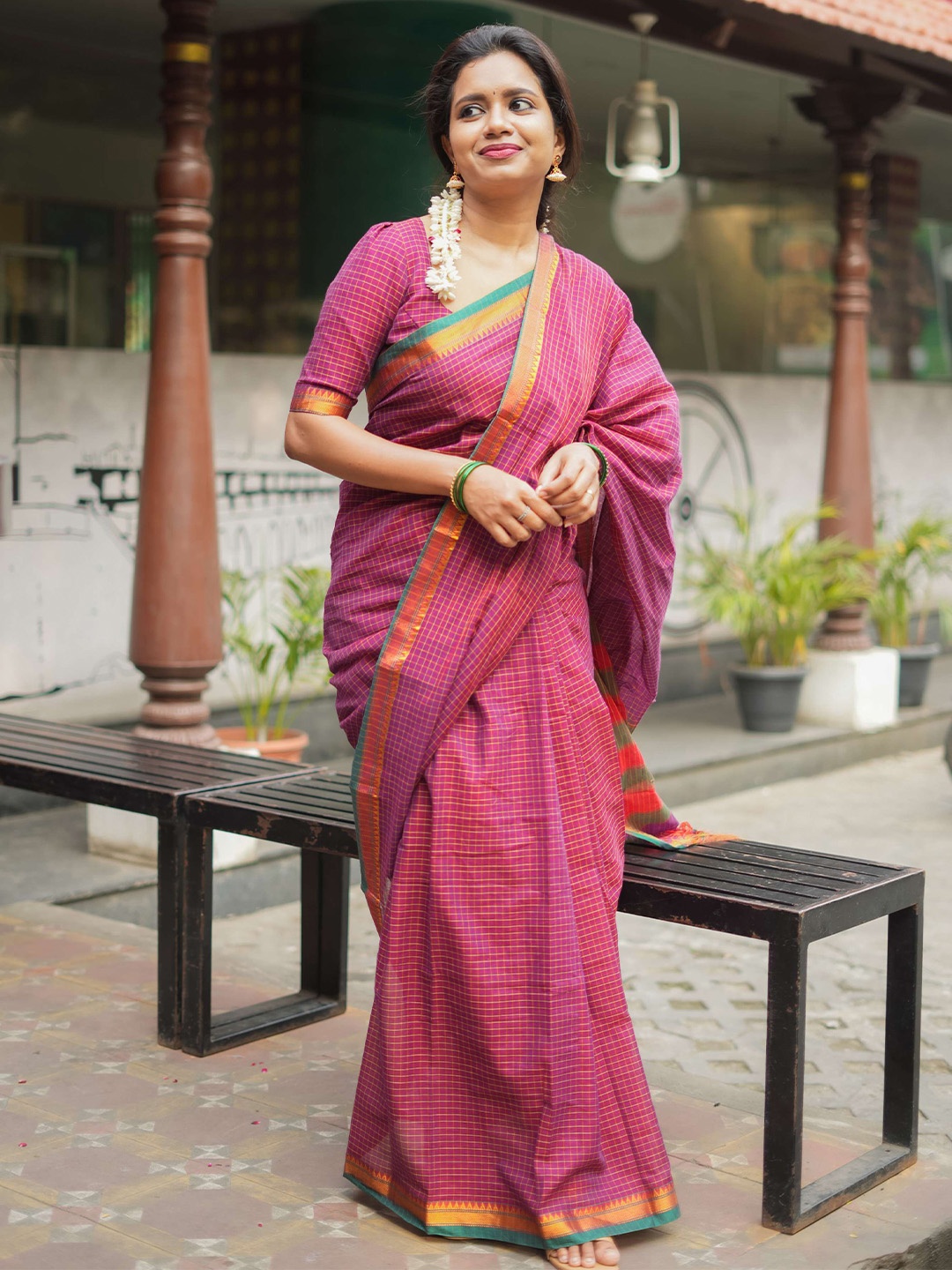 

DEVIKA TEXTILES Checked Zari Pure Cotton Narayan Peth Saree, Magenta