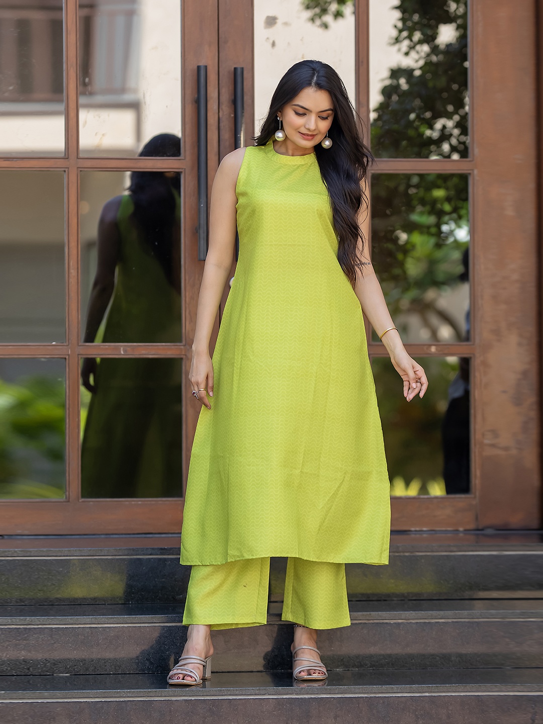 

Balora Halter Neck Sleeveless Pure Cotton A-Line Kurta With Palazzo, Green