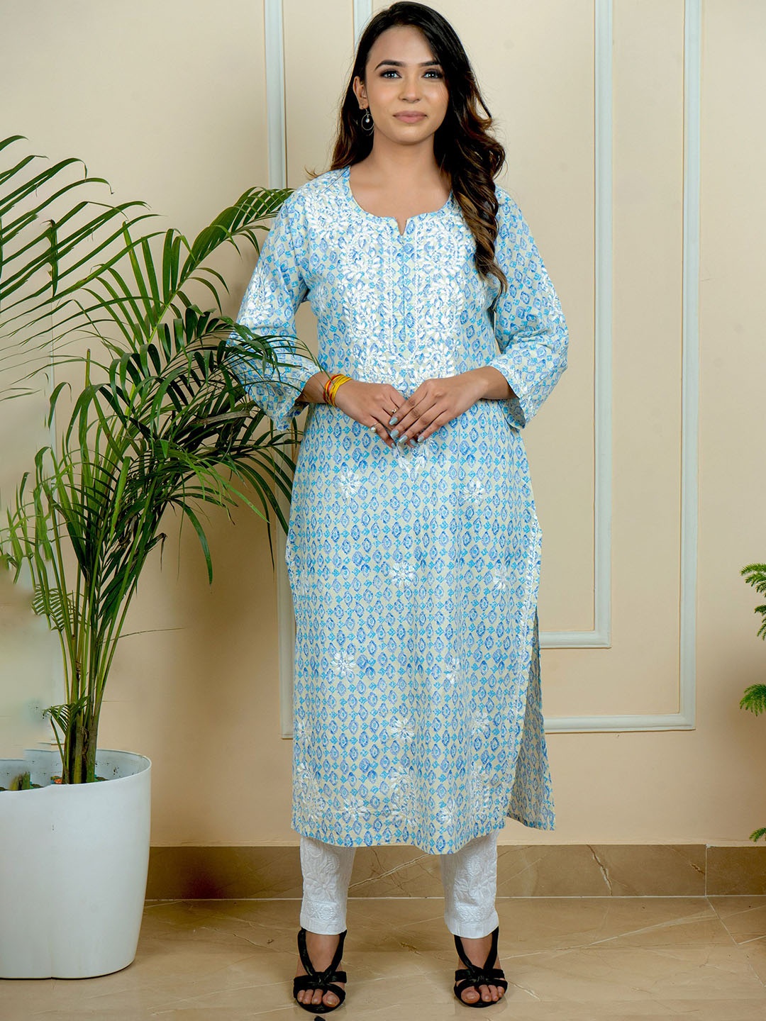 

ADR CHIKAN Paisley Embroidered Notch Neck Mulmul Cotton Straight Kurta, Blue