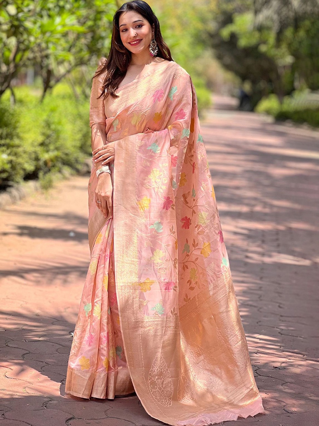 

DIVASTRI Woven Design Zari Organza Saree, Pink