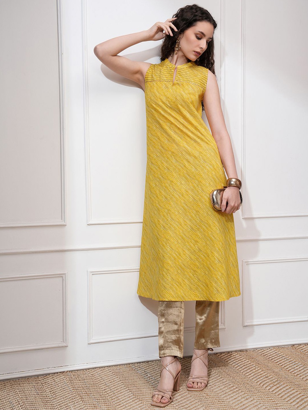 

Vishudh Women Printed Mandarin Collar Kurta, Yellow