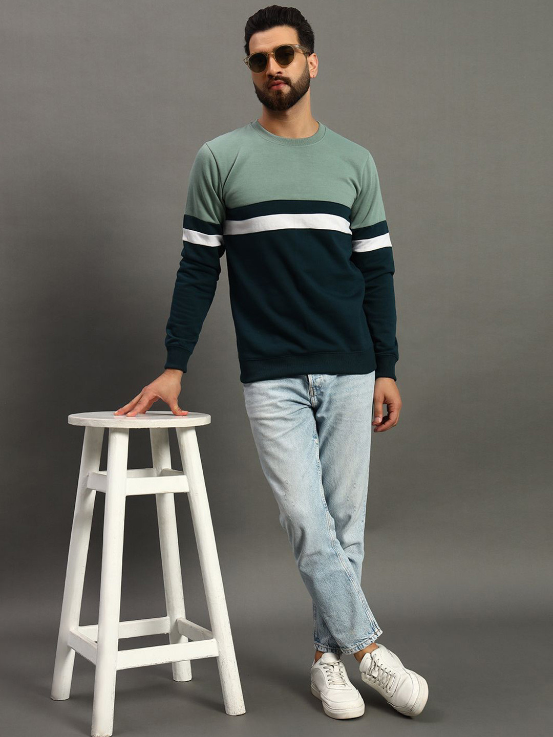 

HUSHBUCKS Men Colourblocked Sweatshirt, Sea green