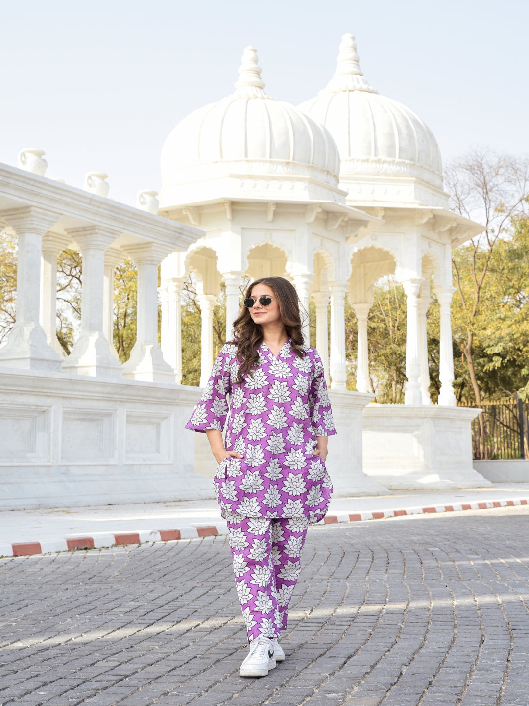

Lookmark Floral Printed V-Neck Kurta With Trousers, Purple