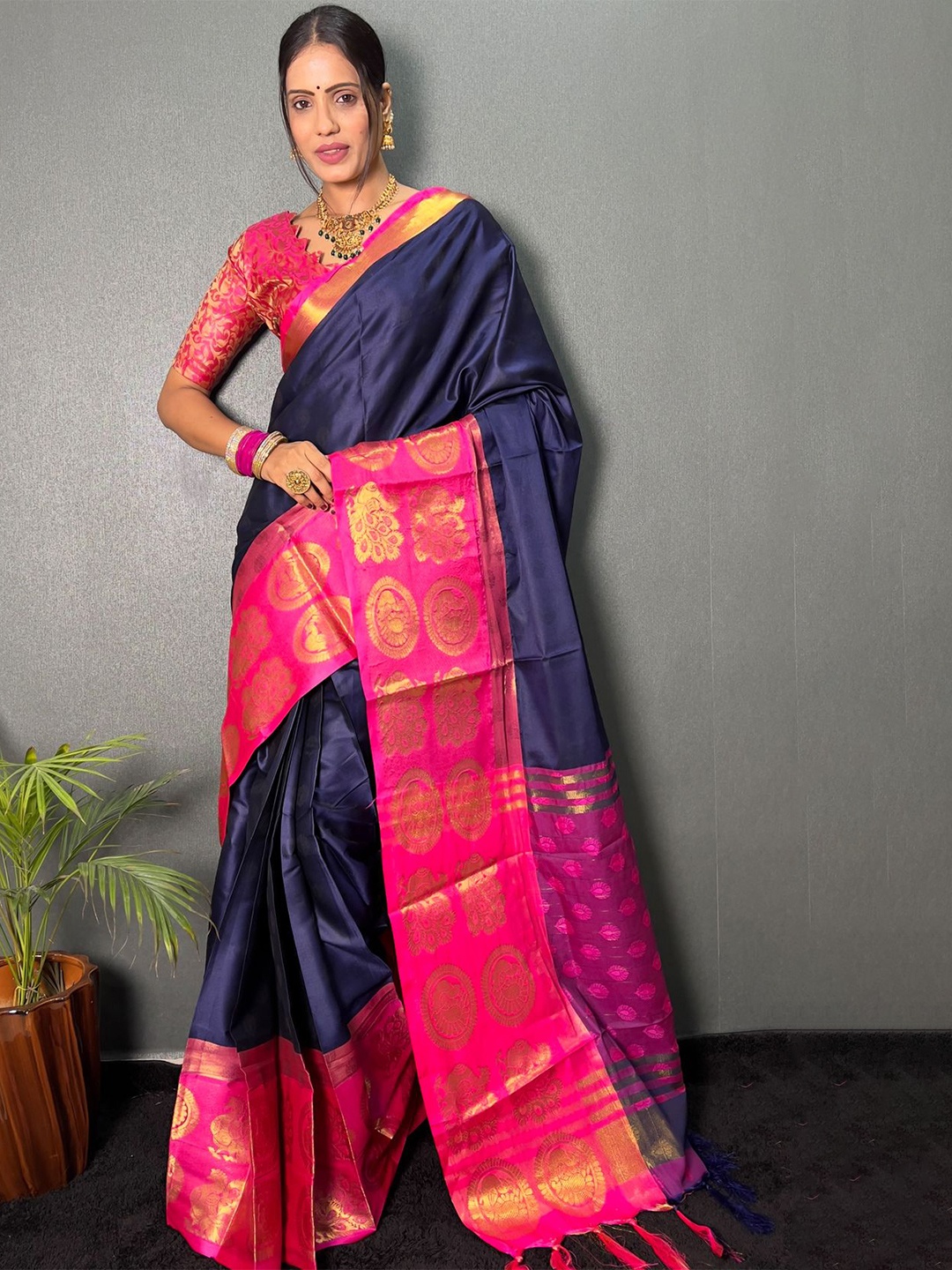 

DIVASTRI Zari Ready to Wear Banarasi Saree, Navy blue