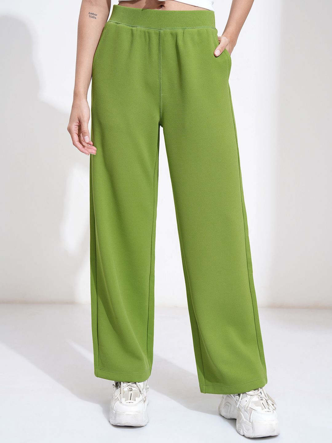 

Basics By Tokyo Talkies Women Regular Fit Mid-Rise Trousers, Green