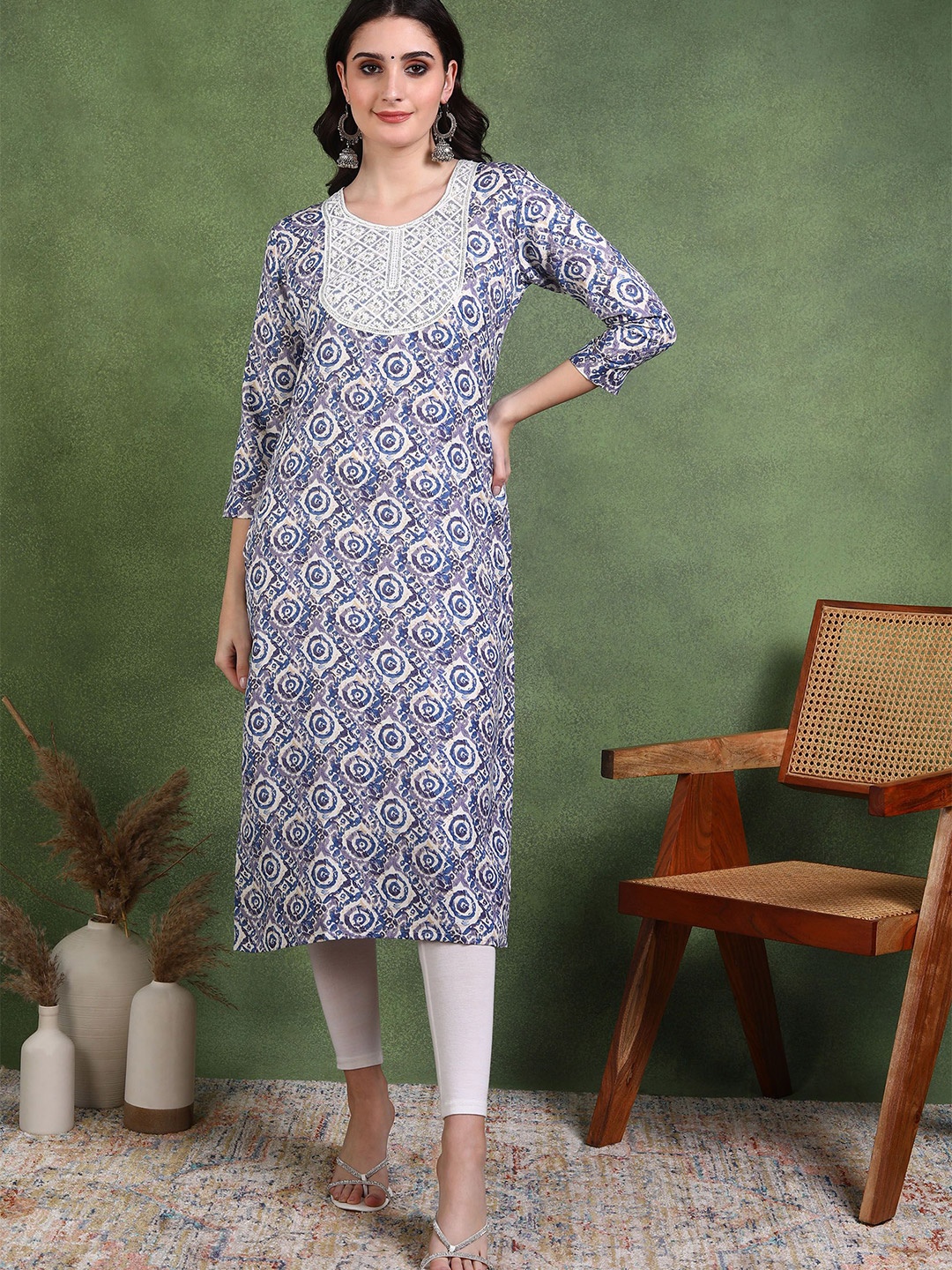 

DSK STUDIO Ethnic Motifs Yoke Design Thread Work Straight Kurta, Blue