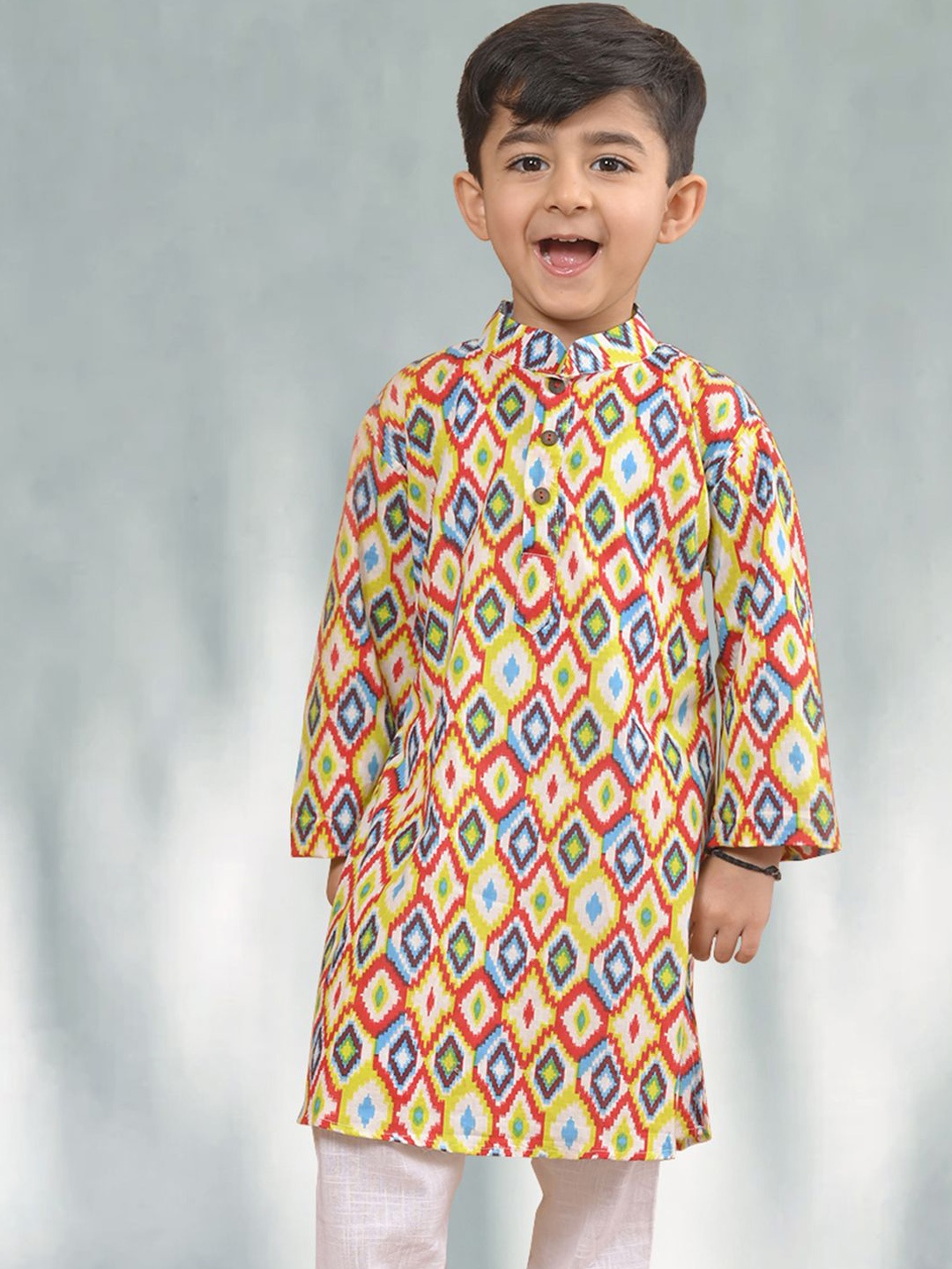 

Sangria Boys Yellow Geometric Printed Mandarin Collar Straight Kurta