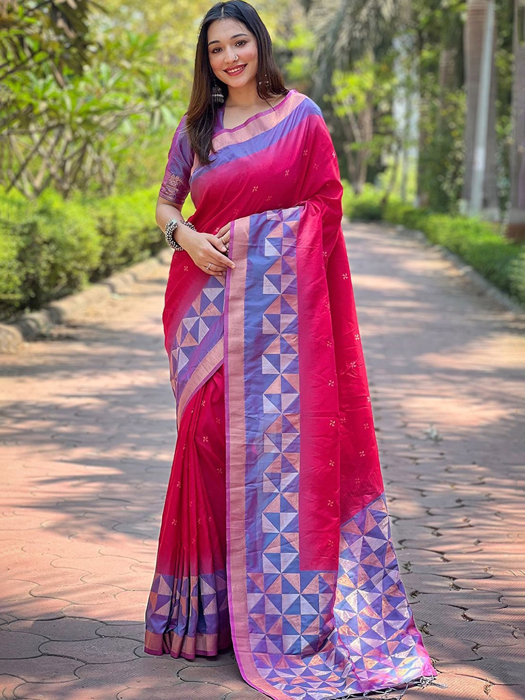 

DIVASTRI Woven Design Zari Banarasi Saree, Pink