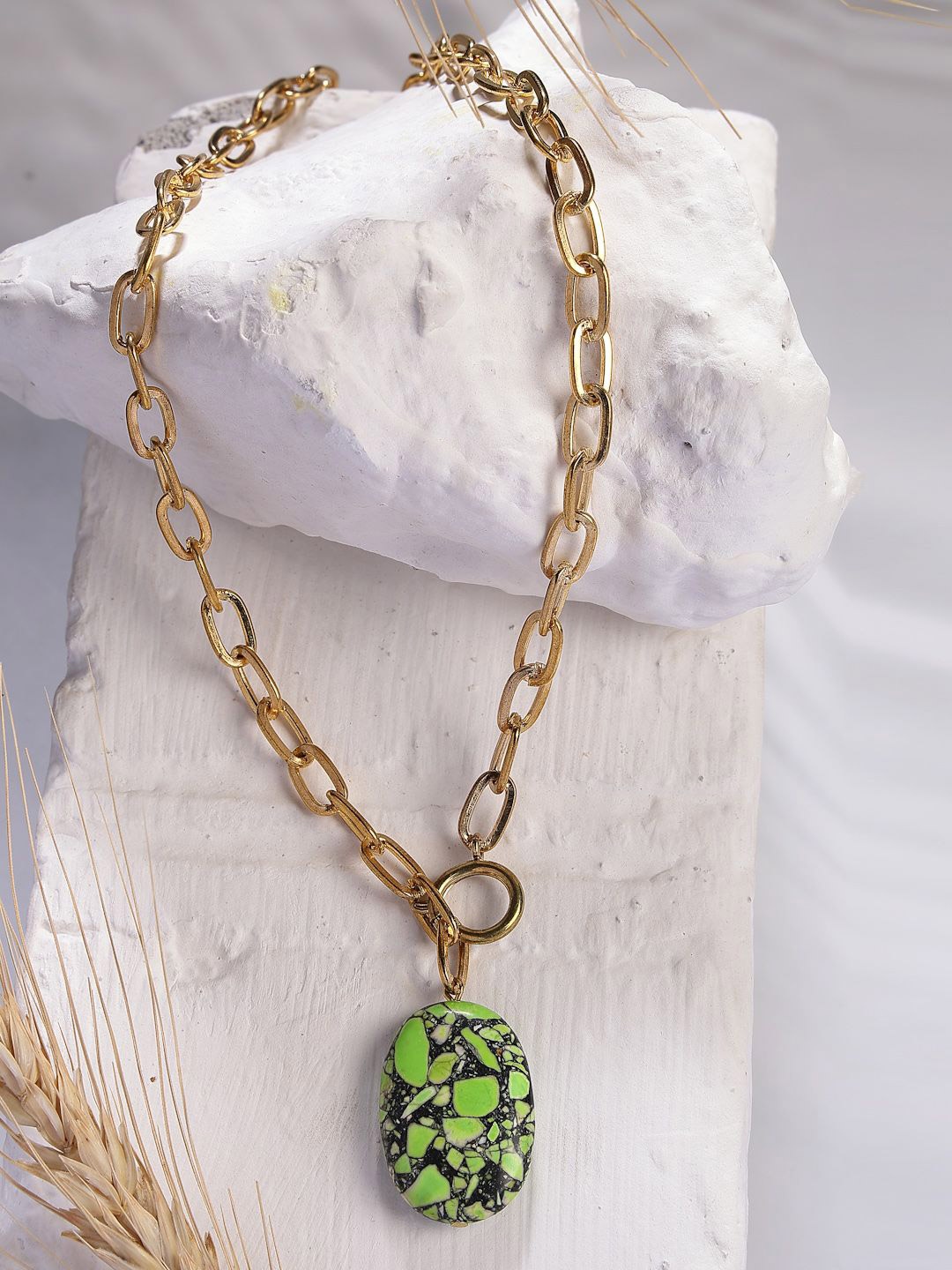 

VESTIDO MODAS Gold-Plated Artificial Stones Studded Minimal Necklace