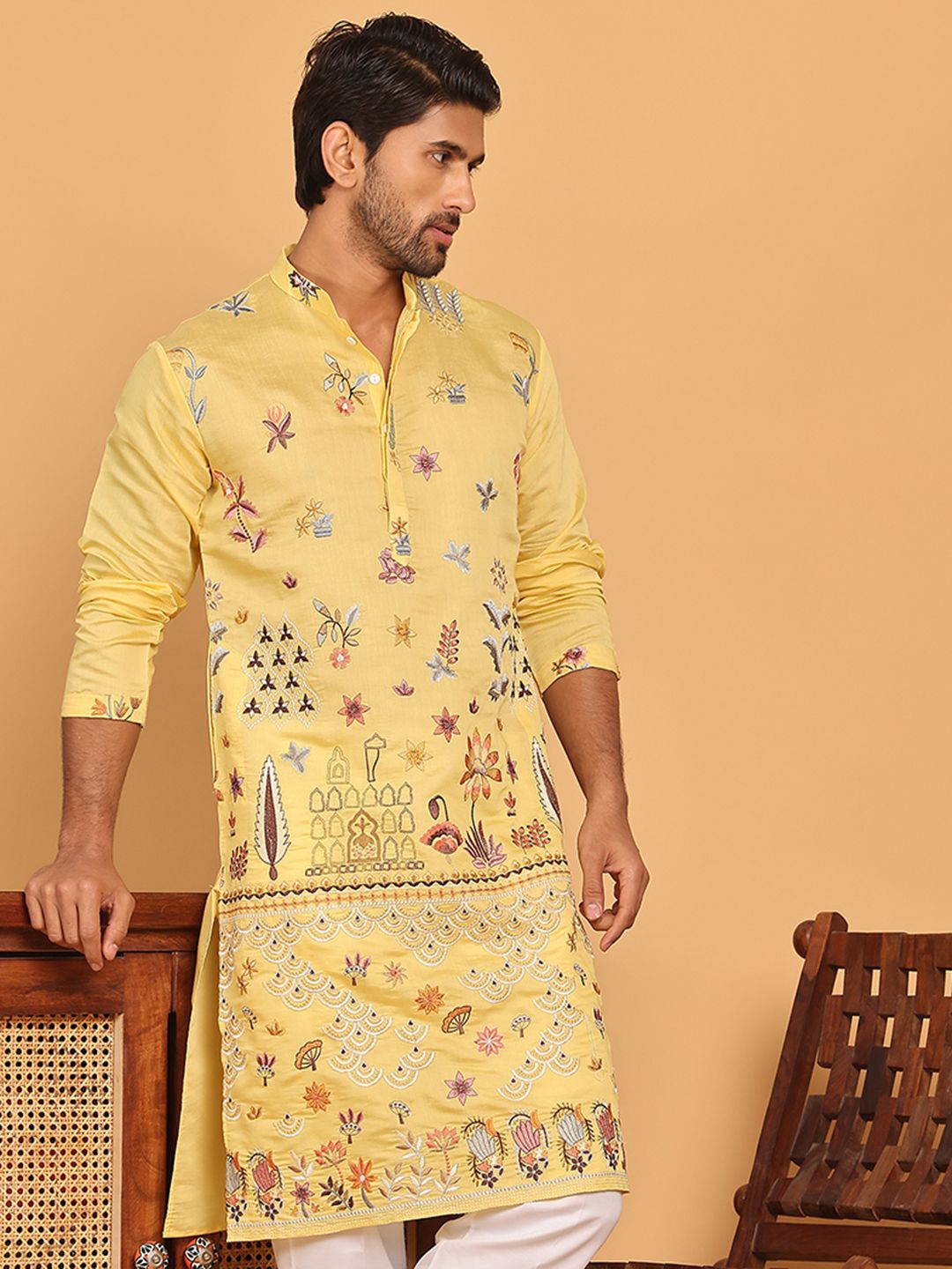 

Jompers Men Floral Embroidered Chikankari Floral Kurta, Yellow