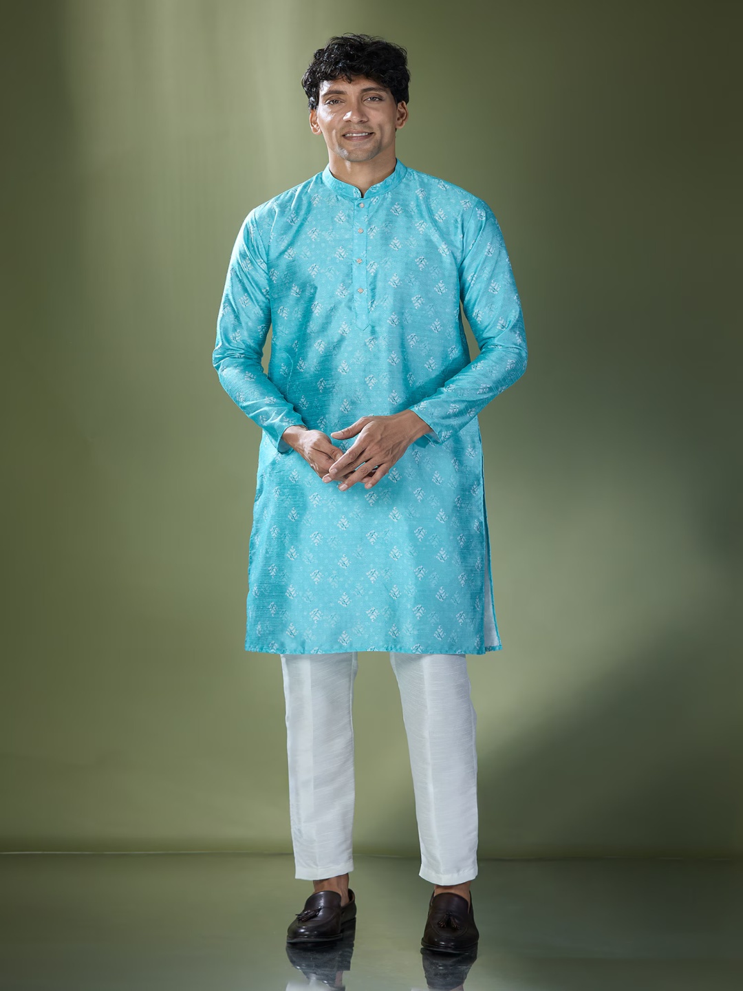 

RNG Safawala Floral Printed Mandarin Collar Straight Kurta With Trousers, Blue