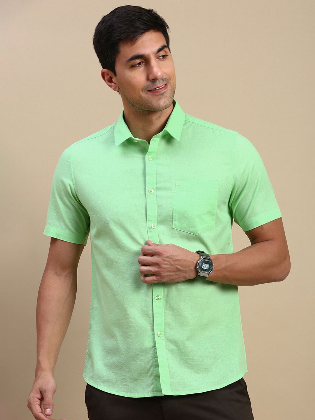 

Classic Polo Men India Slim Fit Spread Collar Solid Cotton Casual Shirt, Green
