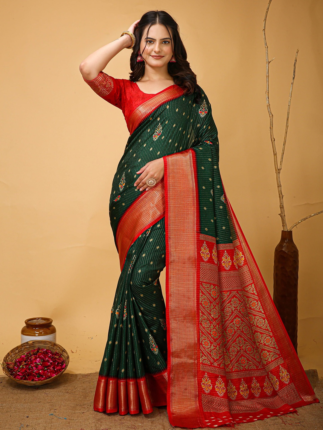 

HI FI NX Woven Design Kanjeevaram Saree, Green