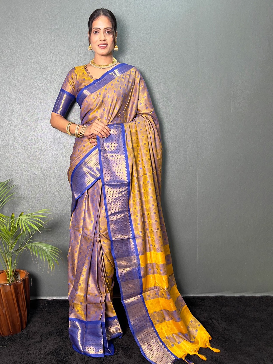 

DIVASTRI Woven Design Zari Ready to Wear Mysore Silk Saree, Gold