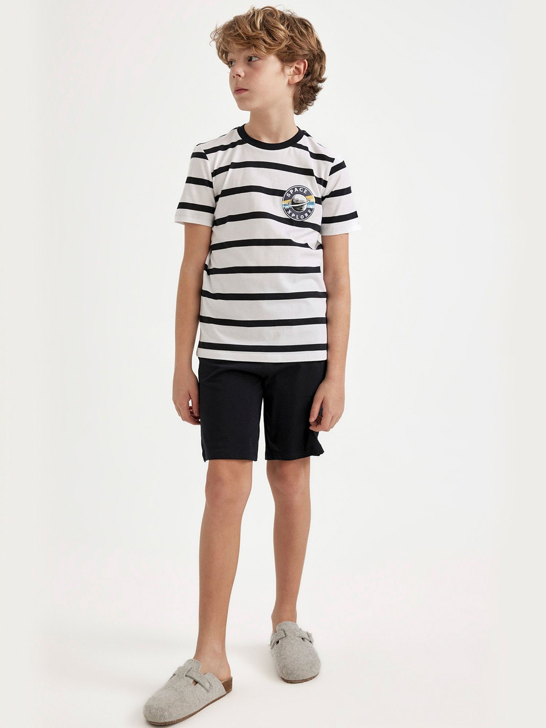 

DeFacto Boys Mid-Rise Regular Fit Pure Cotton Shorts, Black