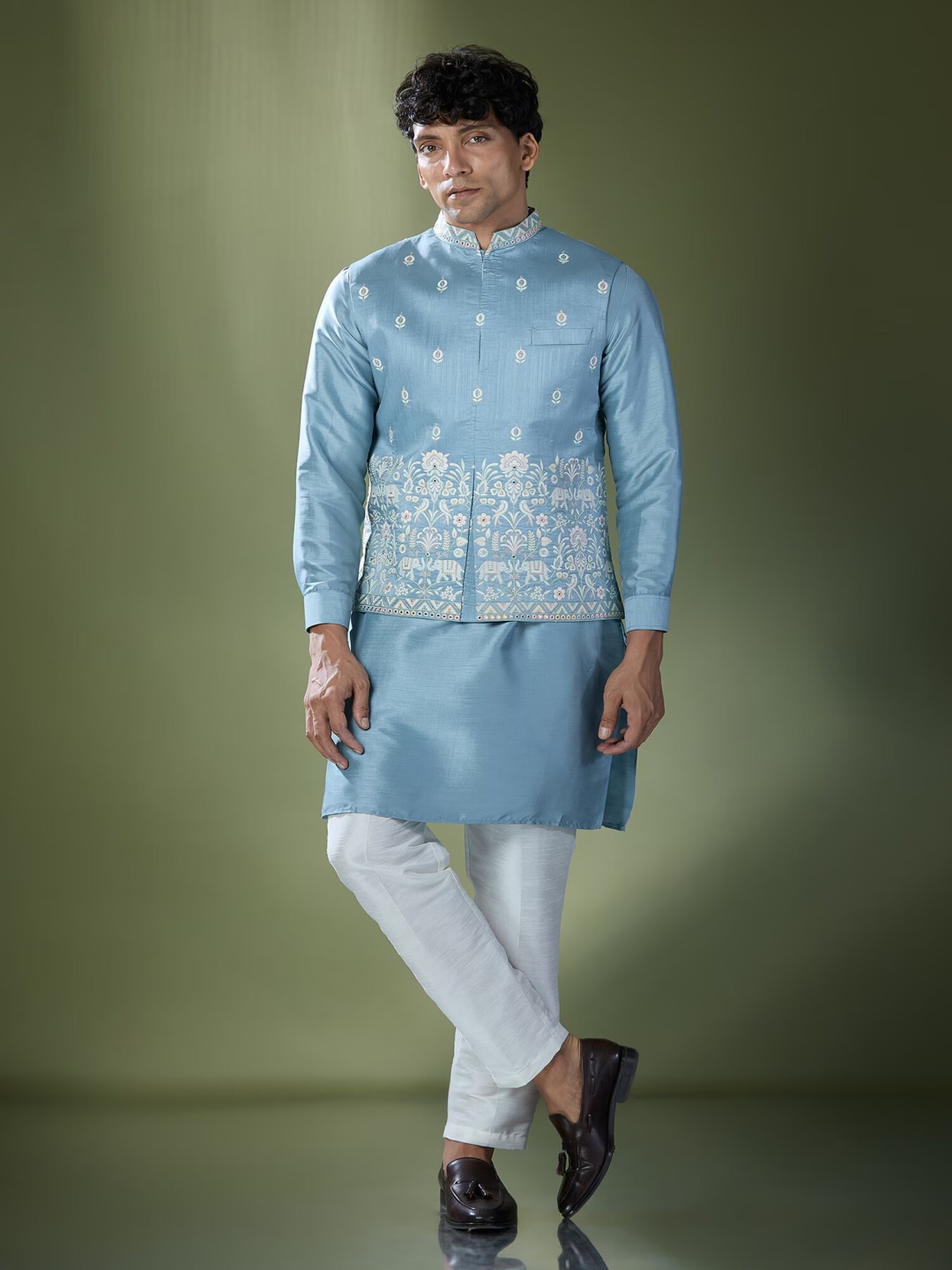 

RNG Safawala Mandarin Collar Kurta With Trouser And Jacket, Blue