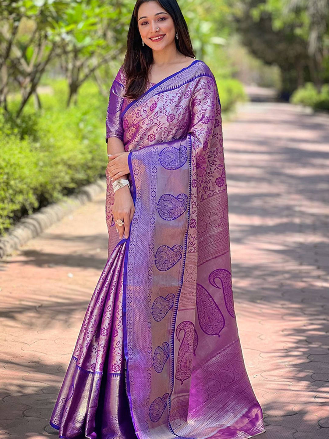 

DIVASTRI Woven Design Zari Saree With Unstitched Blouse Piece, Purple