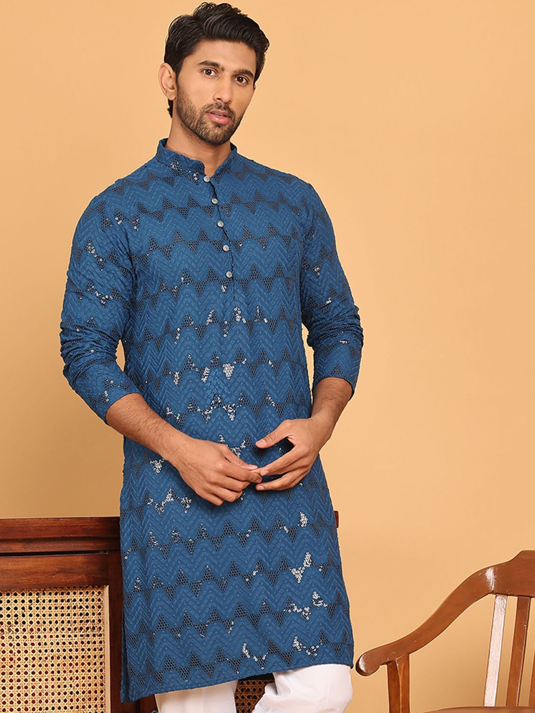 

Jompers Men Geometric Embroidered Sequinned Kurta, Blue