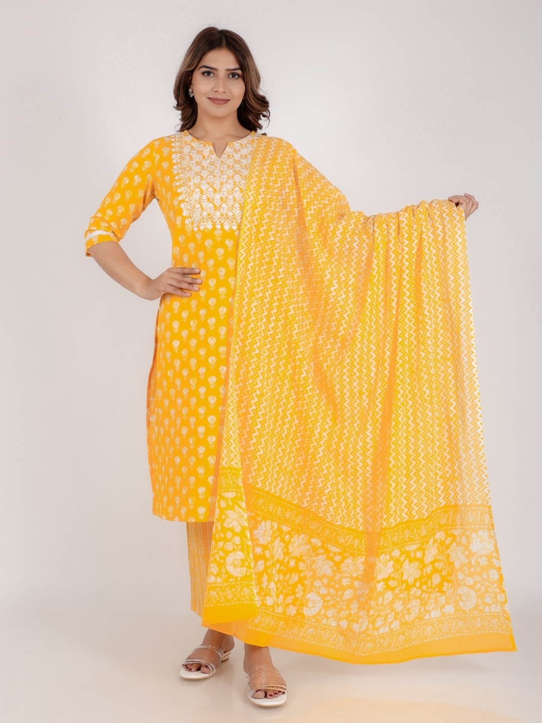 

Aramya Floral Printed Thread Work Notch Neck Pure Cotton Kurta With Trousers & Dupatta, Yellow