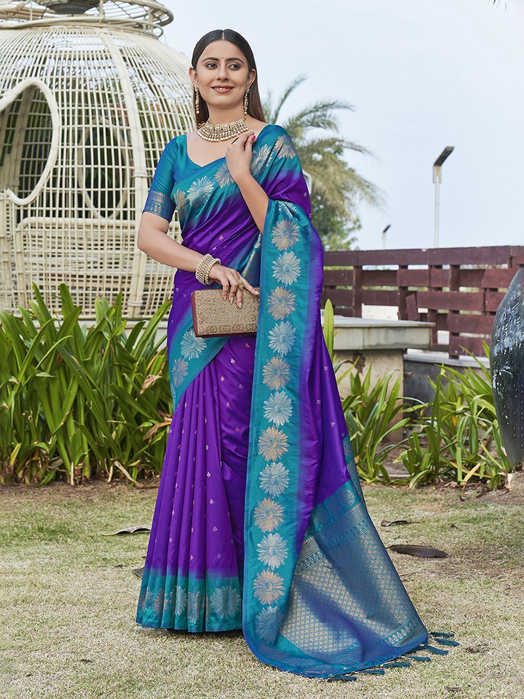 

DIVASTRI Woven Design Zari Banarasi Saree With Unstitched Blouse Piece, Violet