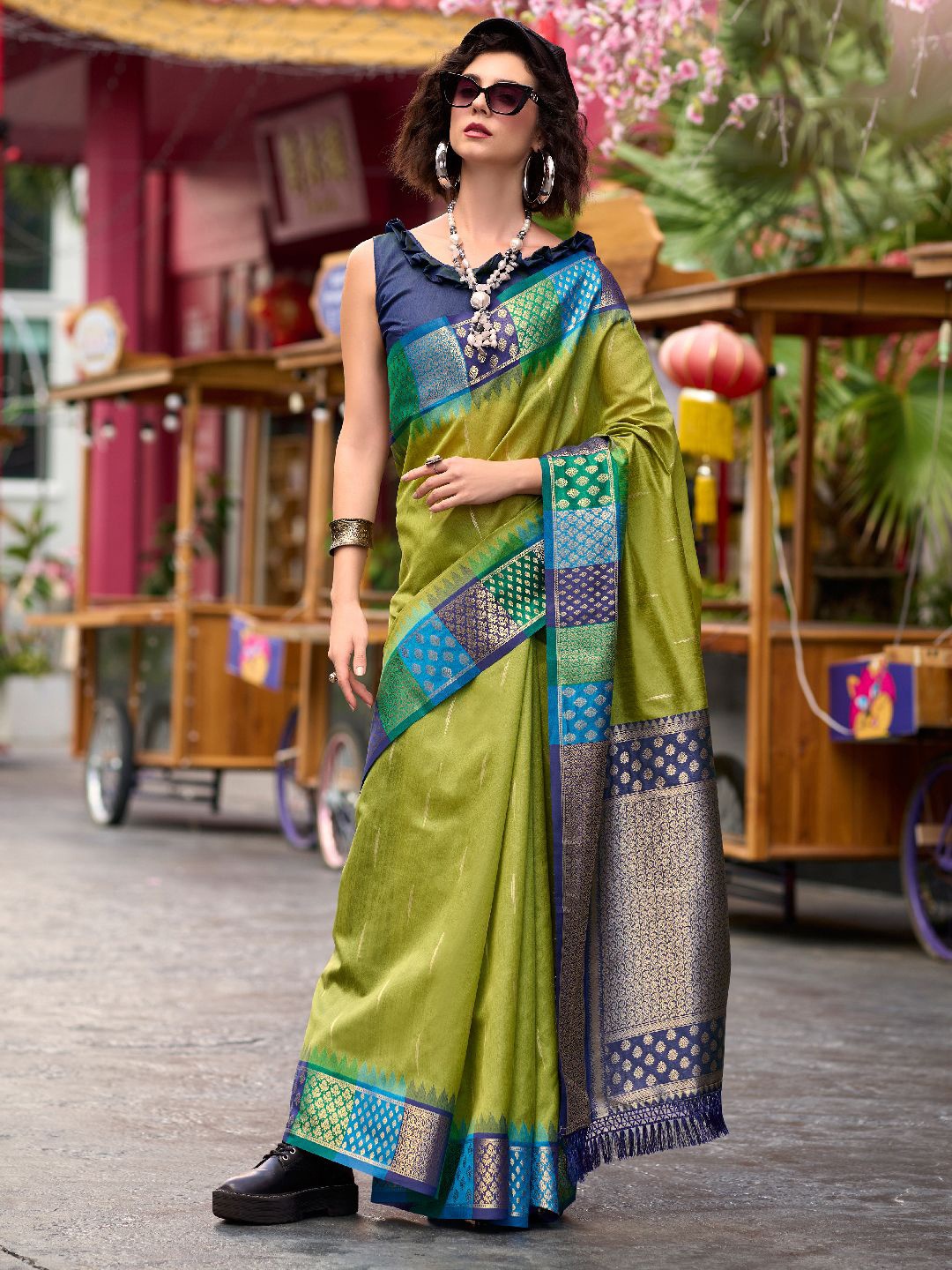 

LeeliPeeri Designer Woven Design Zari Banarasi Saree, Green