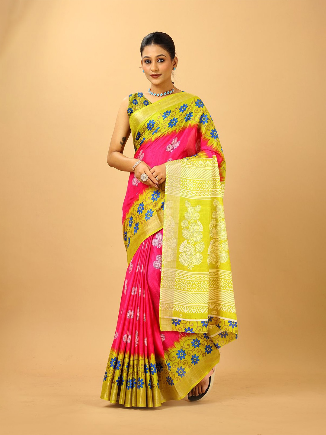 

A.V.M. SILK MILLS Floral Printed Zari Saree, Pink