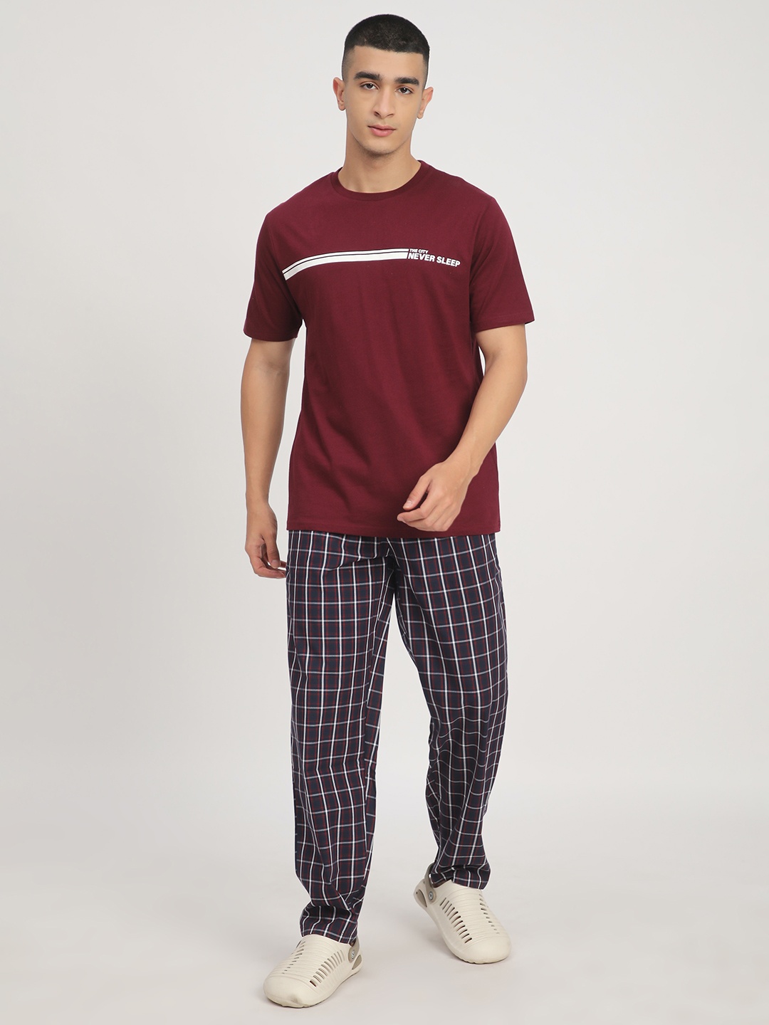 

R&B Men Typography Printed Pure Cotton Night suit, Burgundy