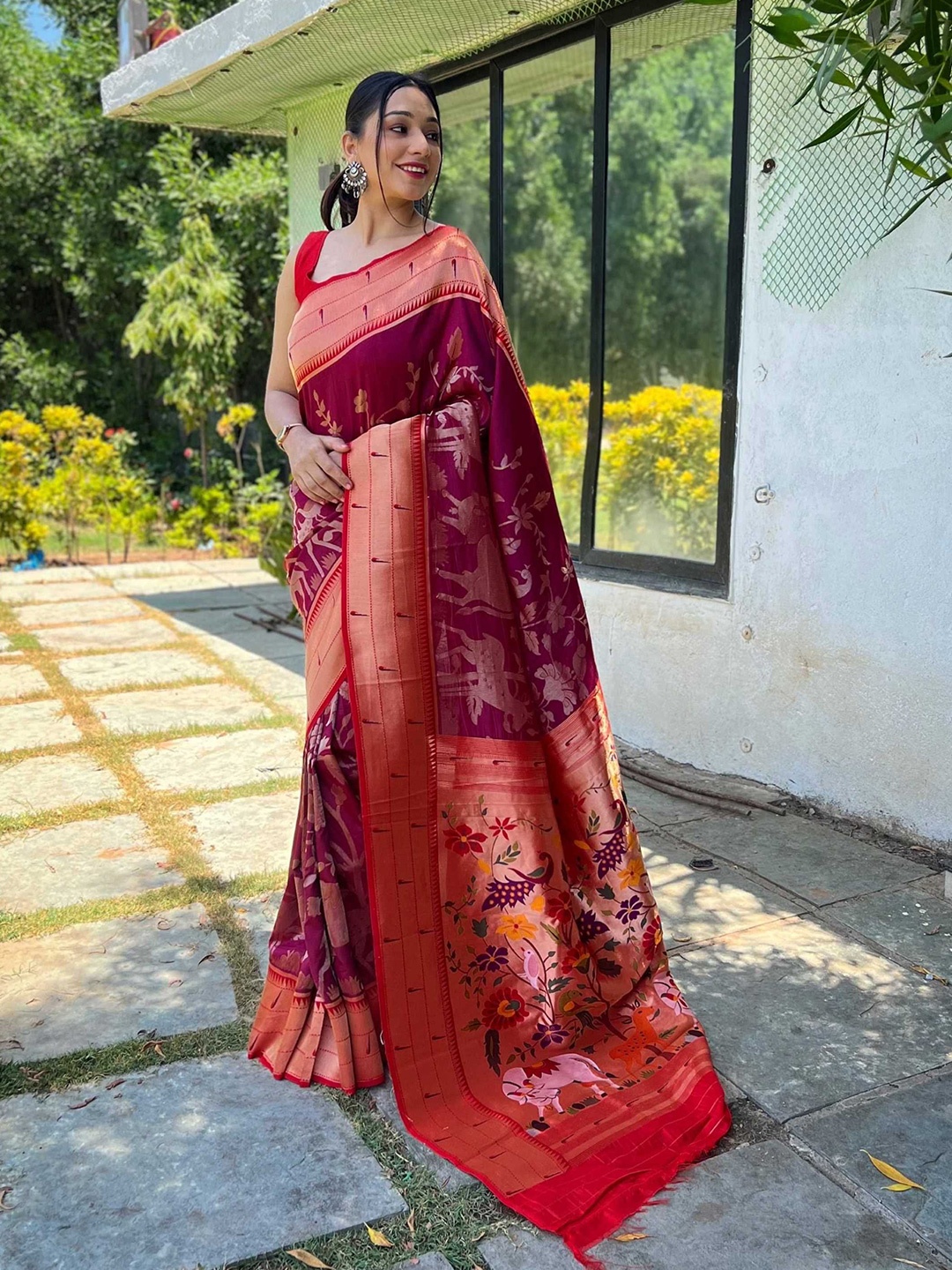 

DIVASTRI Woven Design Zari Paithani Saree, Magenta