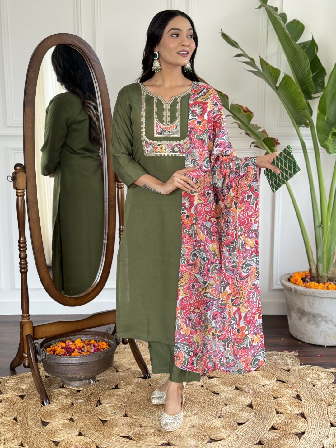 

choiceit Floral Embroidered Notch-Neck Chanderi Silk Kurta With Pyjamas And Dupatta, Green
