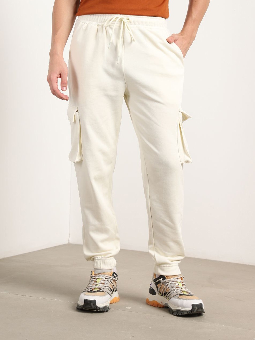 

NOBERO Men Heavy Duty Cargo Joggers, Off white