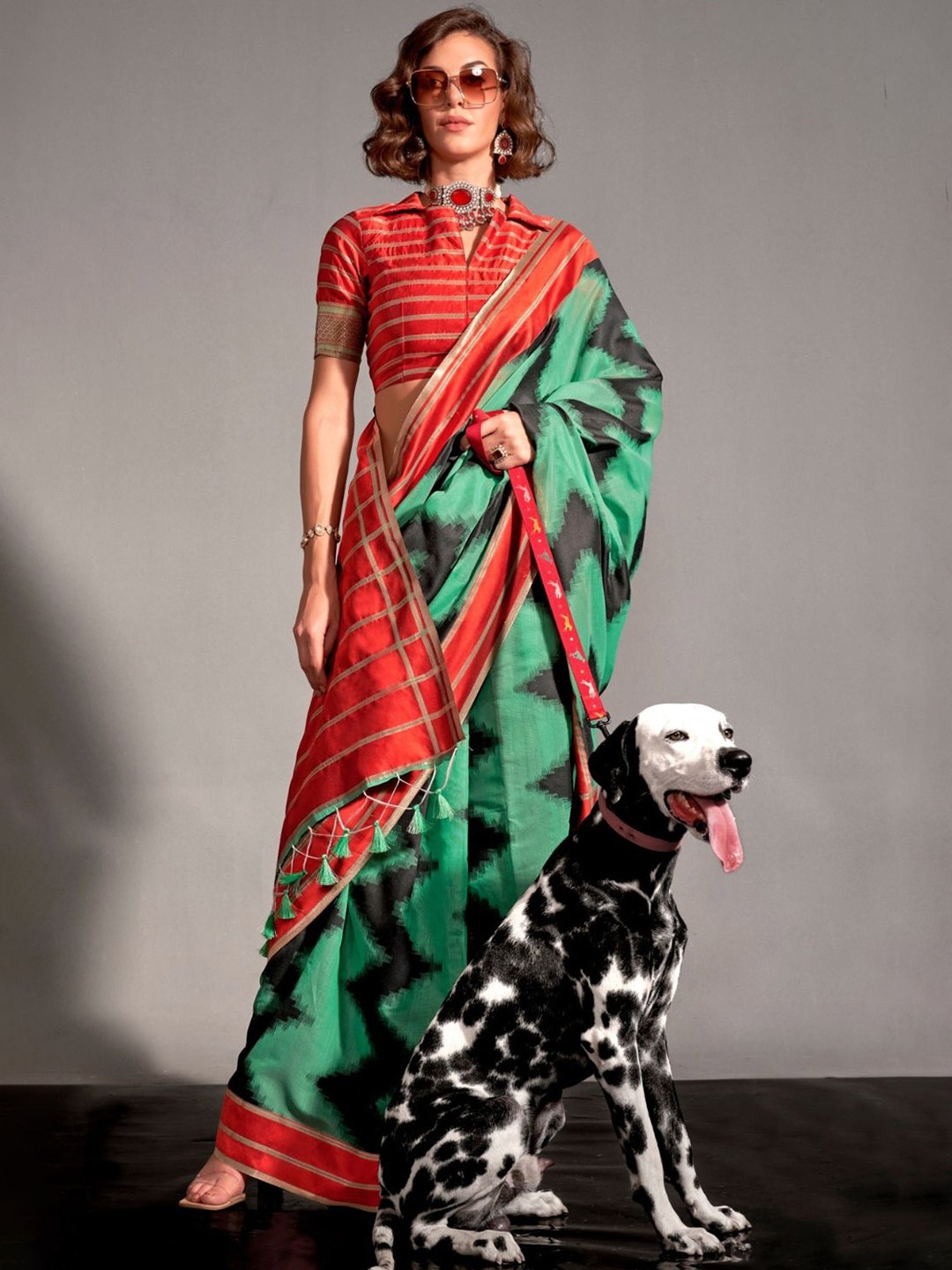

BLENDIFY Woven Design Silk Blend Banarasi Saree, Green