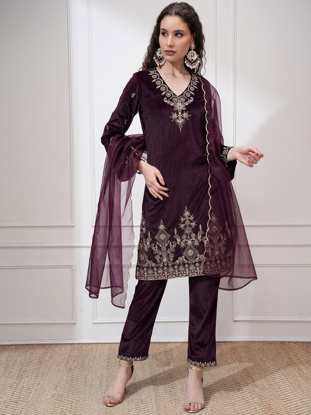 

Vishudh Women Embroidered Velvet Short Kurta With Slim Palazzo & Dupatta, Purple