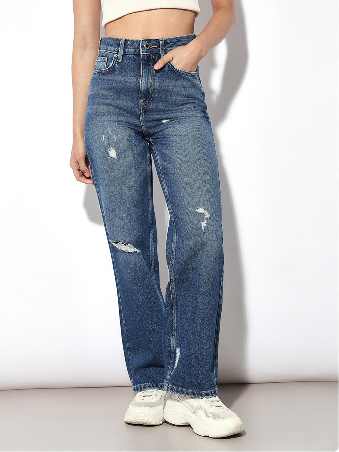 

ONLY Women Straight Fit High-Rise Mildly Distressed Light Fade Jeans, Blue