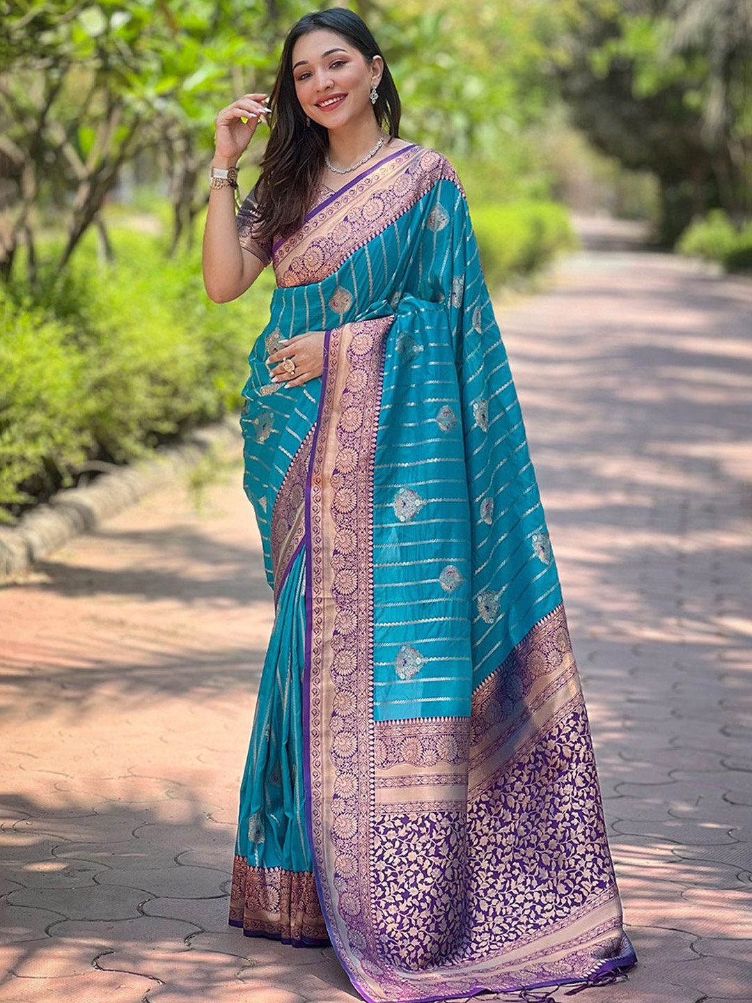

DIVASTRI Woven Design Zari Banarasi Saree With Unstitched Blouse Piece, Teal