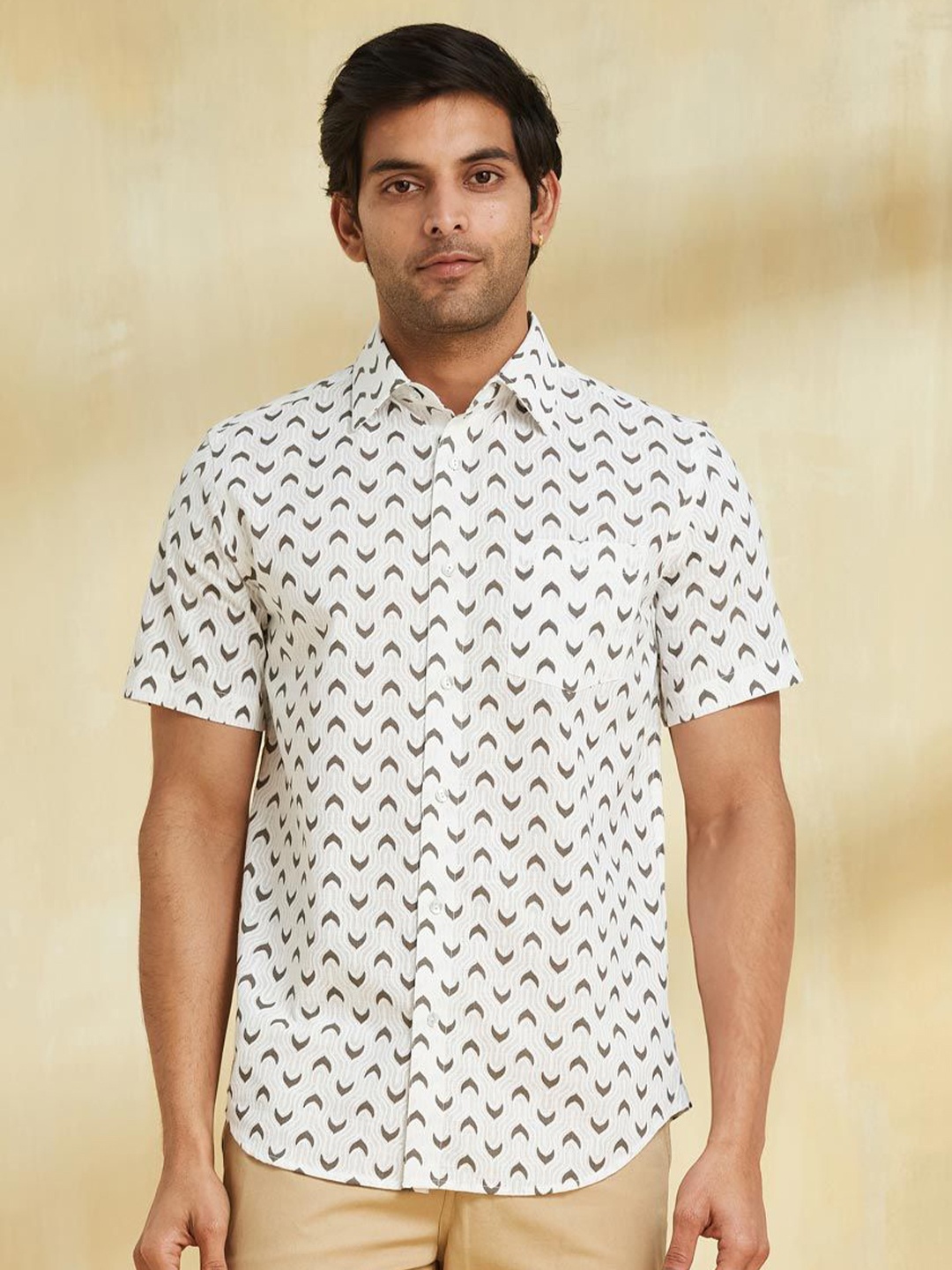 

Fabindia Men Slim Fit Spread Collar Abstract Printed Cotton Casual Shirt, White