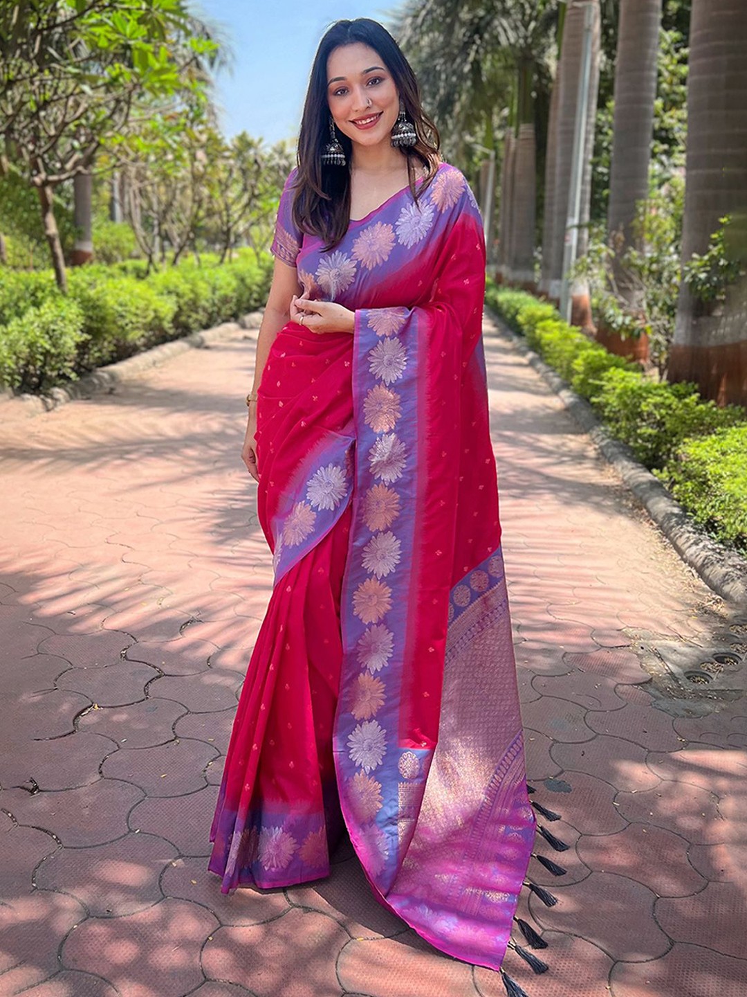 

DIVASTRI Woven Design Zari Banarasi Saree With Unstitched Blouse Piece, Pink