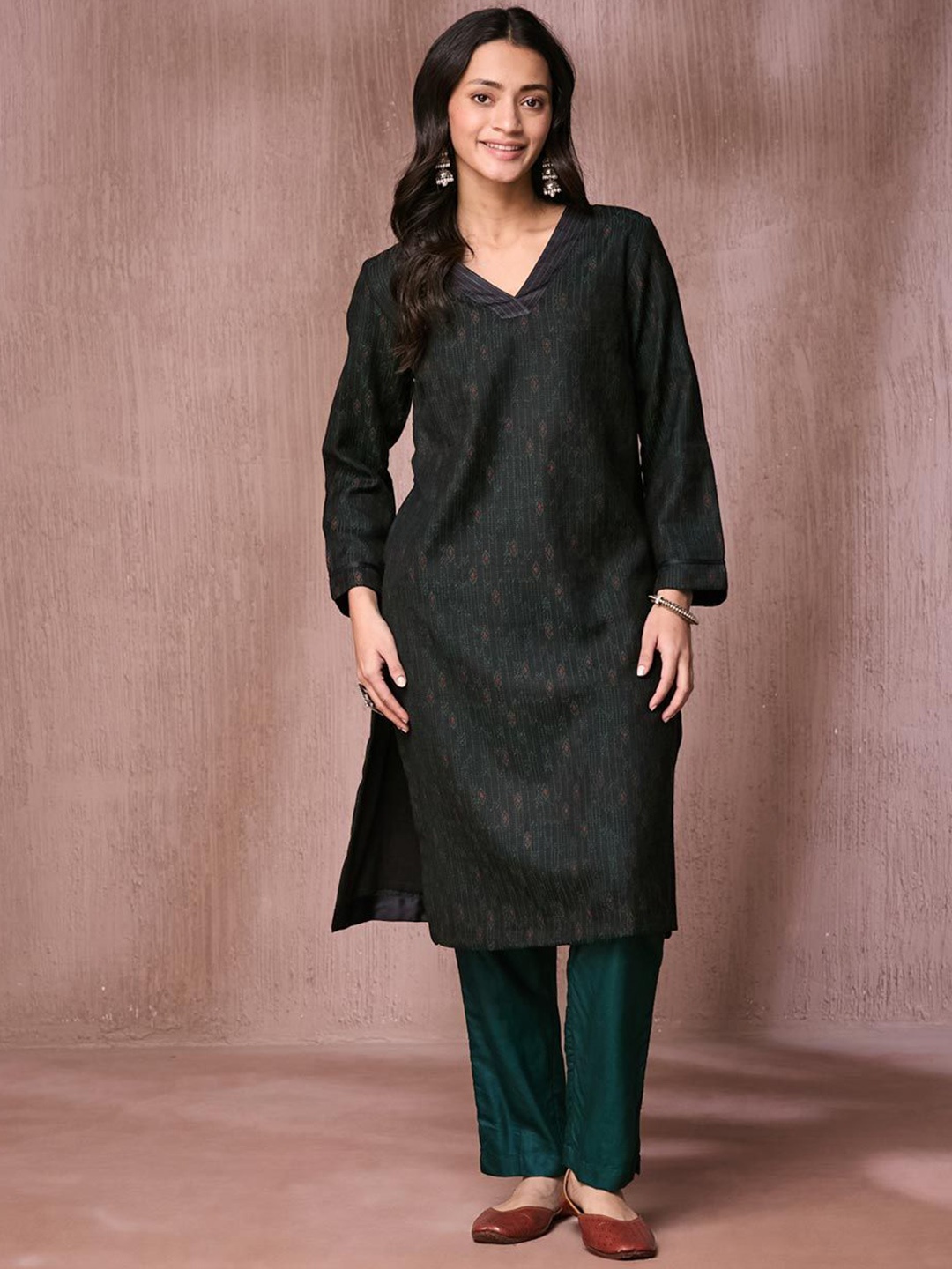 

Fabindia Geometric Woven Design V-Neck Woollen Straight Kurta, Black