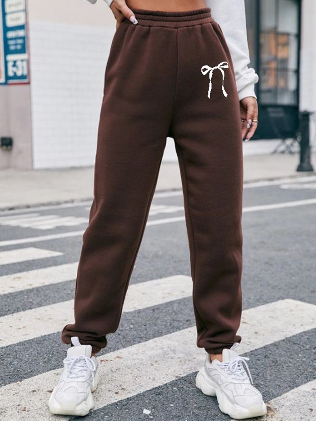 

SAAHASAM Women Relaxed Loose Fit Mid-Rise Joggers, Brown