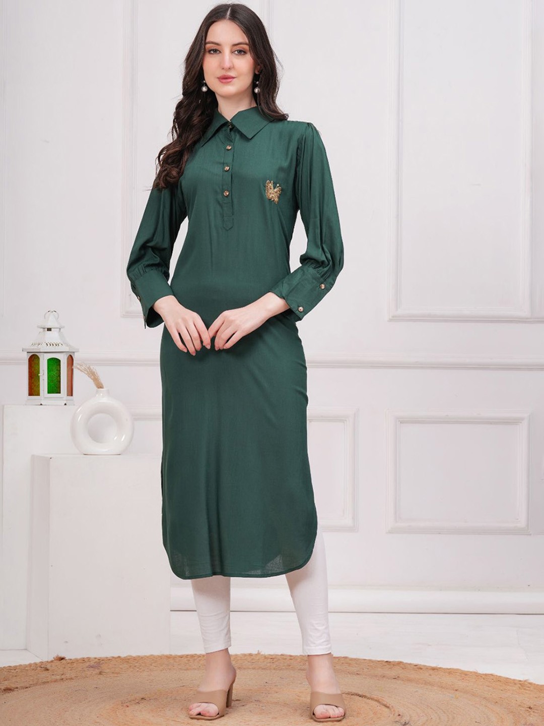 

KALINI Embellished Shirt Collar Straight Kurta, Green