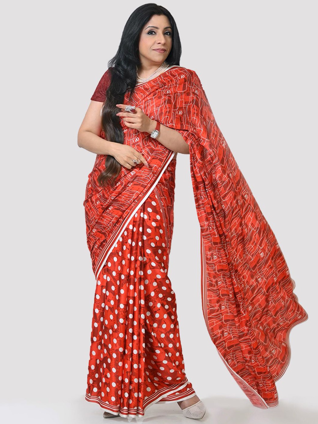 

OFFICE & YOU Embroidered Satin Saree, Red